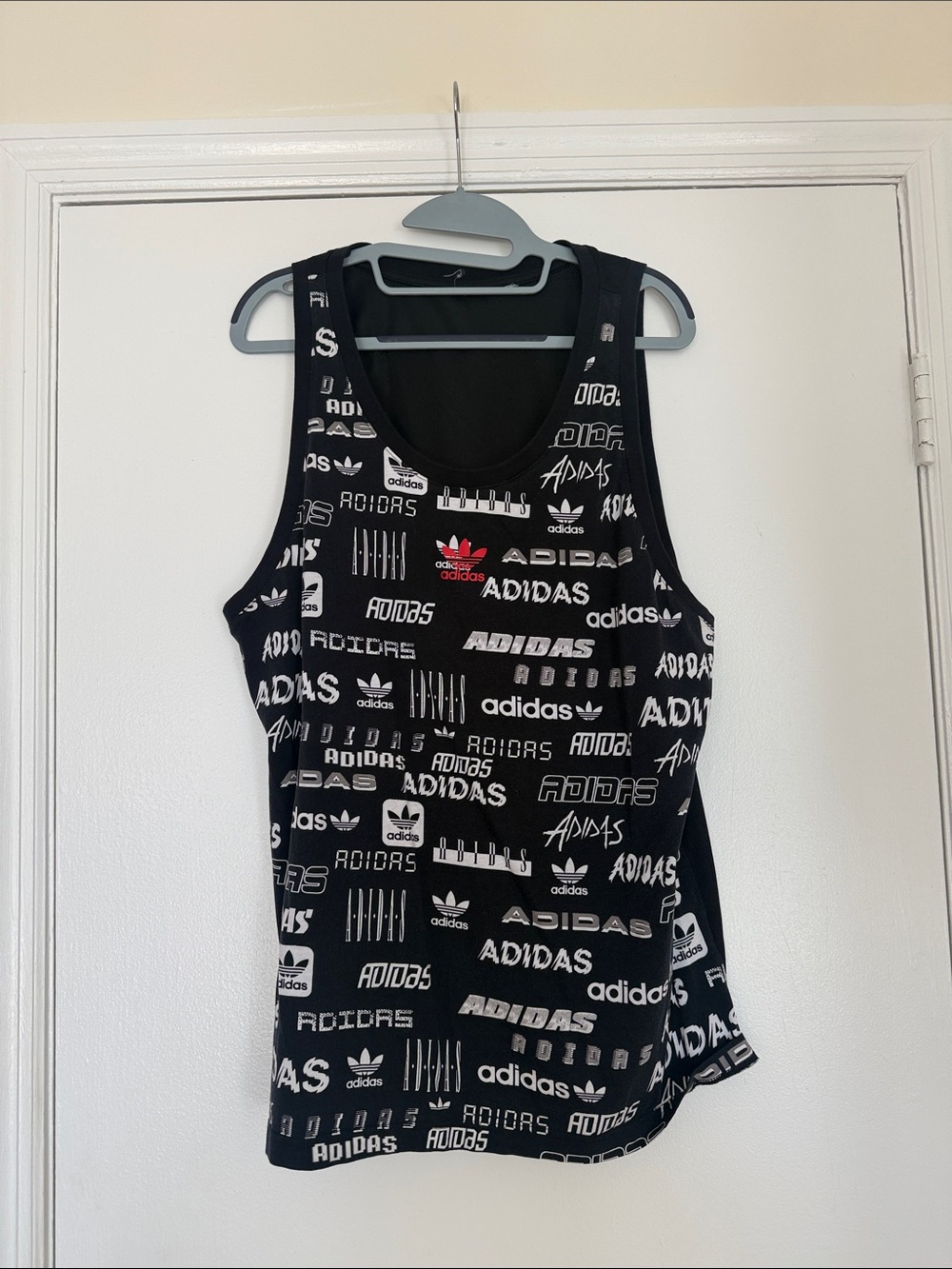 Tank top - women's sleeveless athletic top